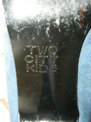 Zapatos de bombeo clásicos de gamuza azul Two City Kids, con caja original EE. UU. talla 6, de colección años 80 Usado en excelente condición - Imagen 8 de 12