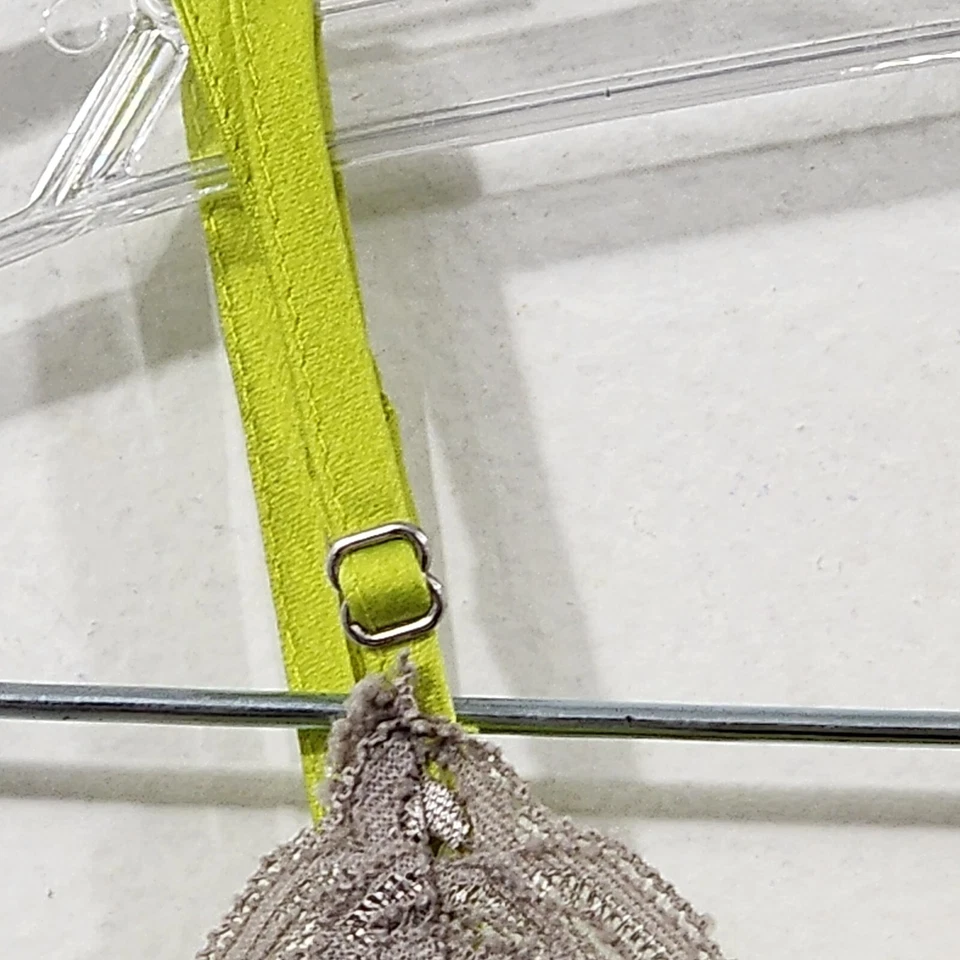 Camiseta sin mangas Guess Los Angeles cuello en V satinado encaje camisola amarillo neón Y2K para mujer talla S Foto 4 de 4