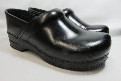dansko wide width clogs