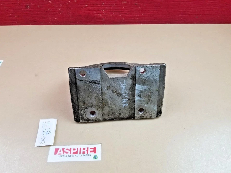 Soporte de montaje del motor Jaguar XJ12 1994 1995 1996 CCC2574 OEM Foto 3 de 4