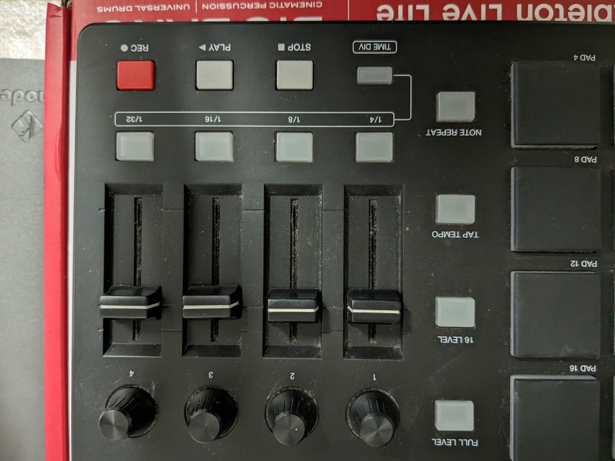 Akai Professional MPD226 Midi Pad Controller with 16 MPC Pads | eBay