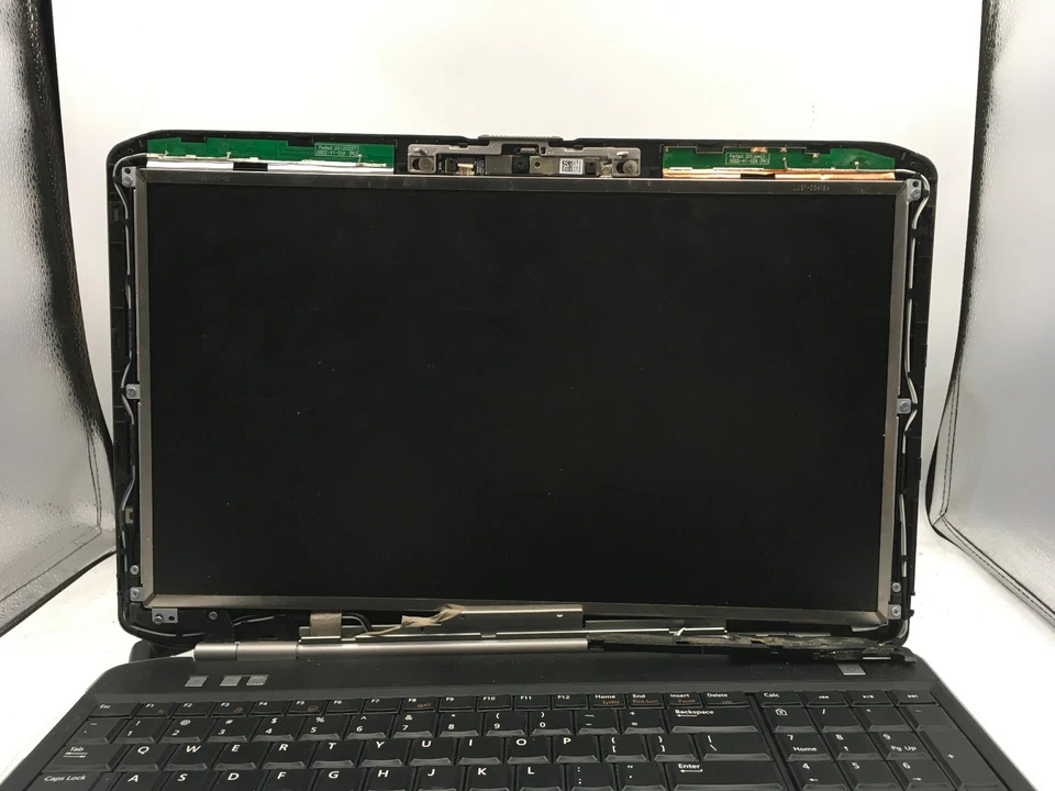 DELL LATITUDE E5520 -FOR PARTS- INTEL CORE I3 5TH GEN - NO RAM -BAD LCD-READ-BB - Image 2 of 4