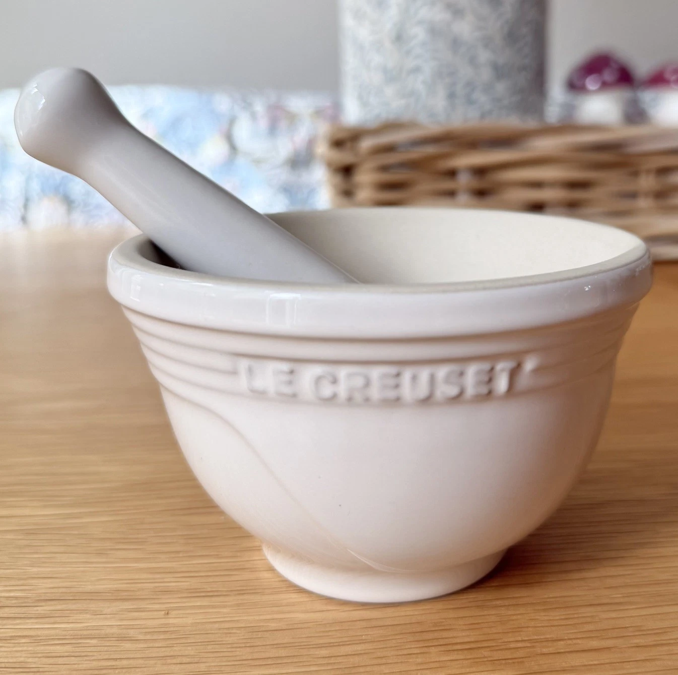 Le Creuset Ceramic Stoneware Pestle and Mortar 10oz/0.3L/300ml Pearl White
Opens in a new window or