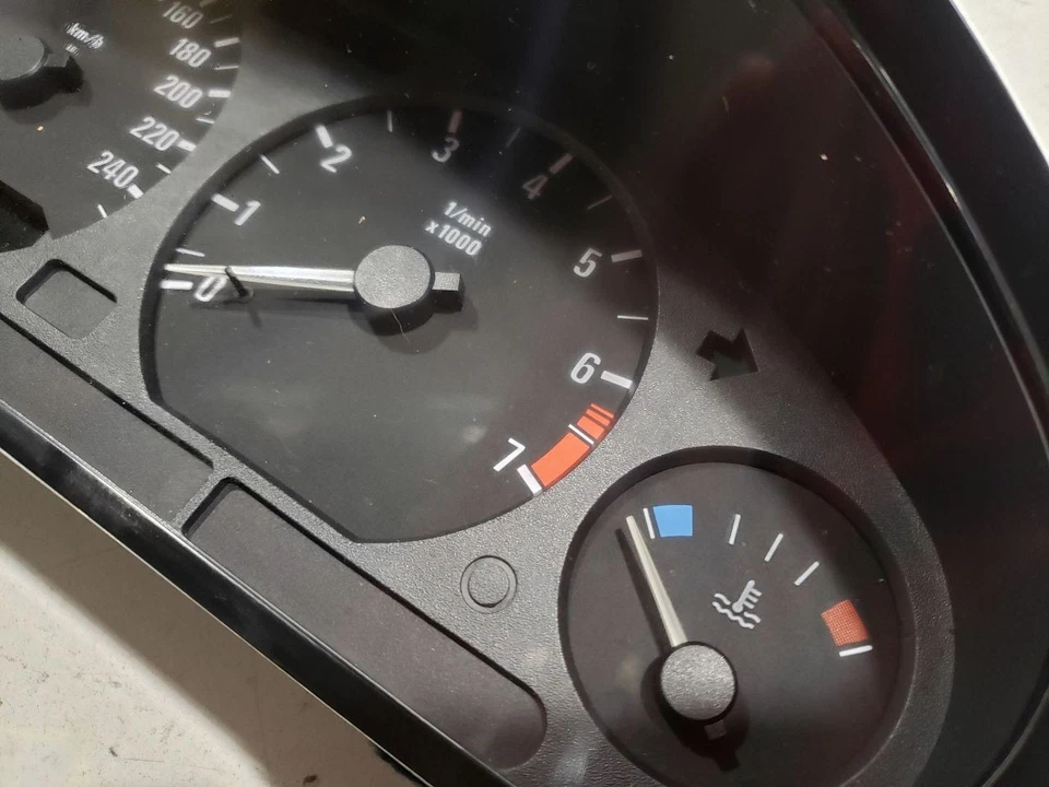 BMW E36 Z3 1996 - Cuadro de instrumentos velocímetro KPH - 96-97 OEM 8389962 Foto 4 de 4