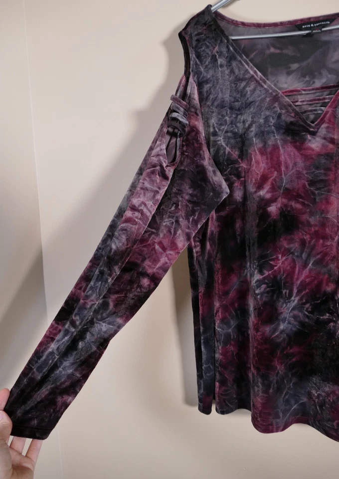 Top caprichoso de terciopelo aplastado Rock Republic para mujer talla 2X manga con tiras vanguardista Foto 2 de 4