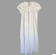 Saybury Vtg 80's White Long Nightgown Lace Embroidery Cottagecore size Small NEW
