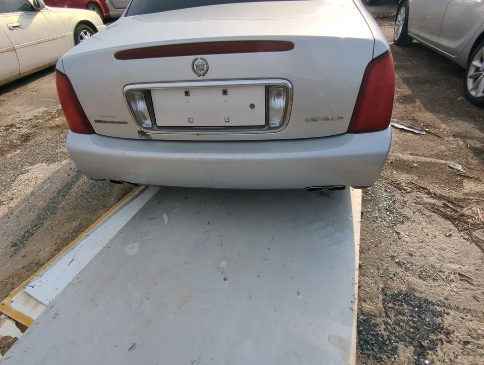 2000-2005 Cadillac Deville Rear Bumper Assembly Oem B4TDJ Foto 2 de 3