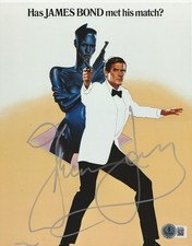 GRACE JONES SIGNED JAMES BOND A VIEW TO KILL 8x10 PHOTO - BECKETT COA