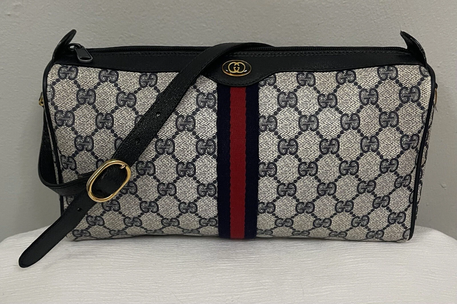 Sac bandoulière vintage collection d'accessoires Gucci marine GG monogramme PVC vinyle Ophidia