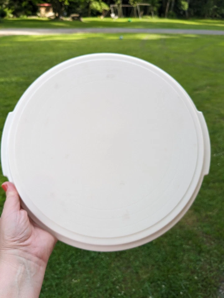 Rubbermaid Servin Saver Cake Keeper Cake Container Cake Holder Cake Carrier - Image 3 of 4