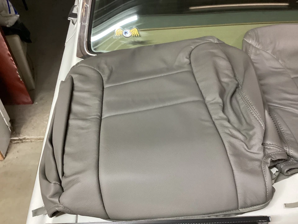 Capas de assento de couro Chevy Suburban 1995–99 - Imagem 2 de 4