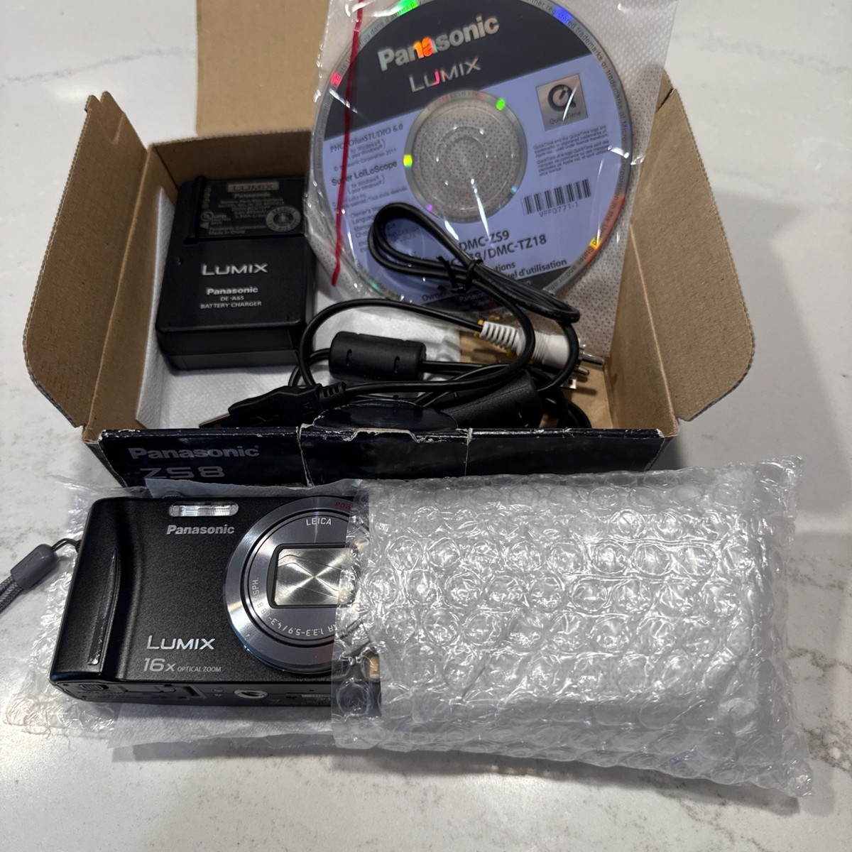 Panasonic LUMIX DMC-SZ8 (良品） SZ8_slant.png