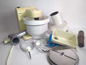 Bosch Compact Mixer Küchenmaschine UM 4 With Attachments