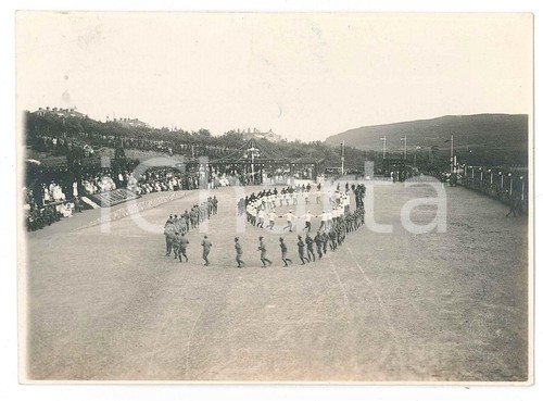 1915 ca s.l. Parata militare con tribuna ITALIA Foto RARA E. HOSHITA VLADIVOSTOK - 第 1/1 張圖片