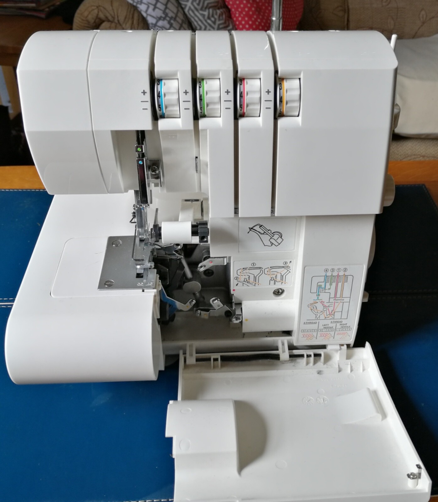 Singer S010L Overlocker Sewing Machine eBay