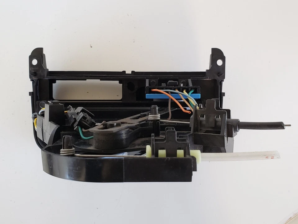 96-99 Saturn S-Series 21031071 Panel de control climático Unidad de temperatura Calentador de aire acondicionado Foto 4 de 4