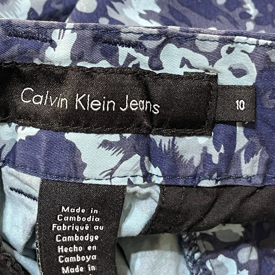 Pantalones cortos informales para mujer Calvin Klein Jeans azules florales entrepierna de 5" talla 10 Foto 3 de 4