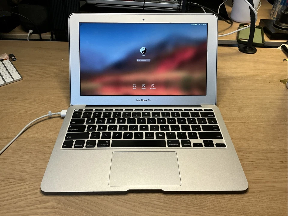 MacBook Air 11” 2011 - plateado - High Sierra - 94 % de capacidad de batería Foto 3 de 4