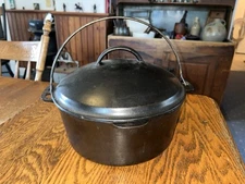 Vintage Unmarked Wagner Ware Cast Iron #8 Dutch Oven