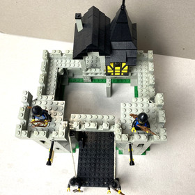 Vintage LEGO: Black Falcons Fortress 6074 Complete w/2 Cracked Flags - Pre-Owned