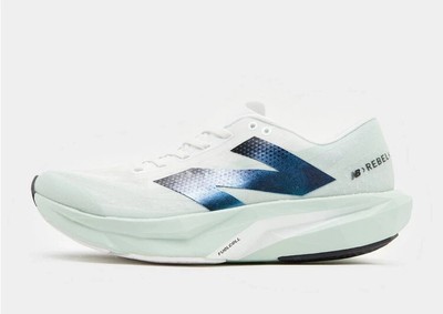 New Balance FuelCell Rebel v4 Schuhe IN Clay Ash, Weiß und Schwarz
