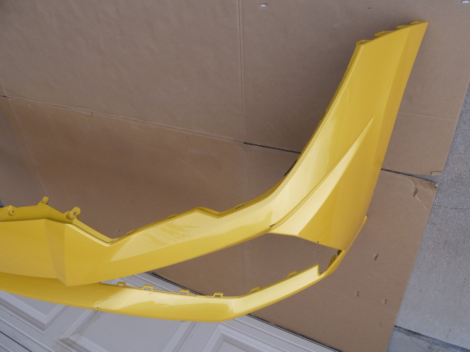 19-23 Lamborghini Urus Front Upper Bumper Cover Skin OEM Yellow Facia Damaged