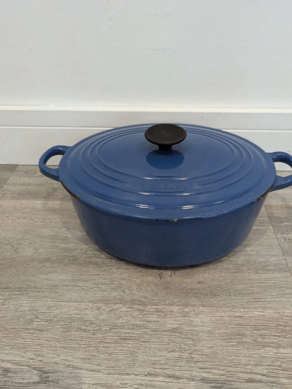 Signature oval in blue, size 29