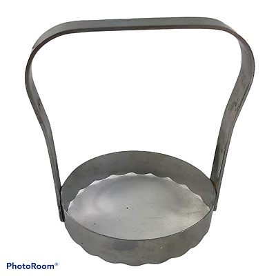 Unbranded Metal Cookie Cutter Round w/ Scalloped Edge & Handle