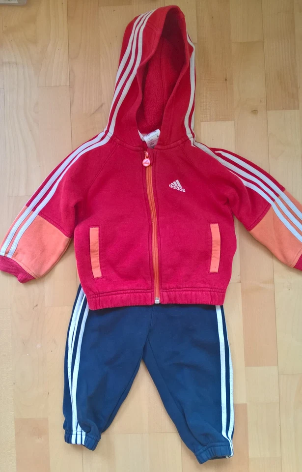 adidas - Kids 3-Streifen Jogginganzug mit Hoodie, Baby 80