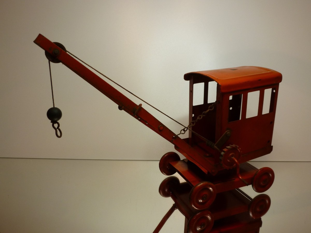 VINTAGE TIN TOY TRI-ANG MOBILE CRANE VERY RARE GOOD CONDITION