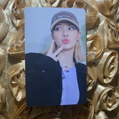 LISA BLACKPINK Kitty KPOP Girl Photo Goddess Idol Card Peace Kiss