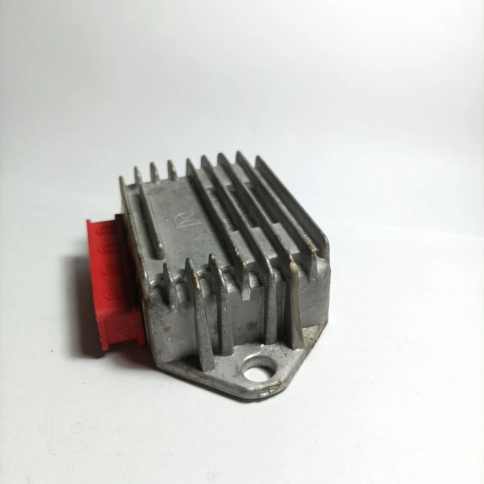 NOS Vespa PX T5 P150X P125X P80X P200X Regulador Rectificador 4 Pin 12V Foto 4 de 4