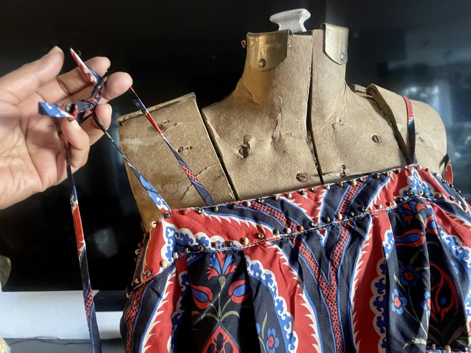 Raro Juicy Couture Cristal, Cuentas Azul Marino Multicolor Seda Vestido y Chaqueta. Paisley S/XS Foto 2 de 4