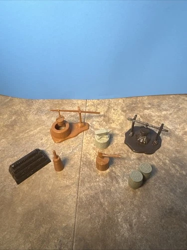 Marx Fort Apache Stockade Outside 8 Accessories #3609