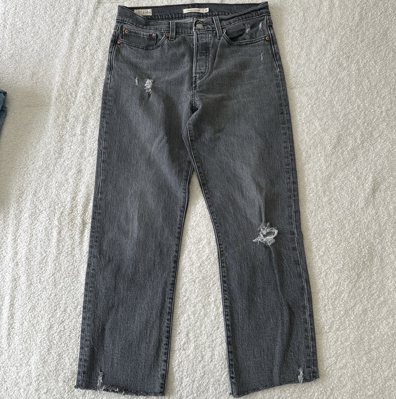 Levi’s Wedgie Straight Premium Women’s High Rise Distressed Gray Denim Jeans 28