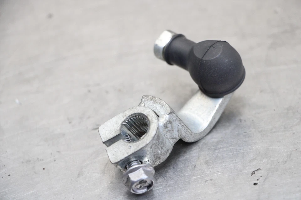 04-09 YAMAHA FZ6 Shifter Linkage Knuckle - Image 3 of 4