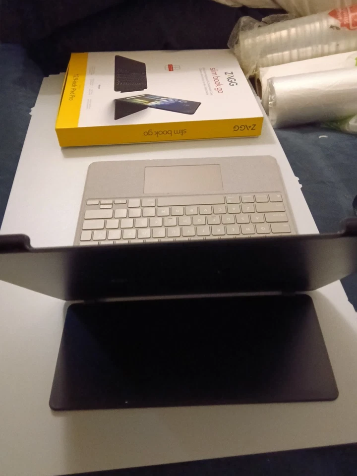 Teclado ZAGG Slim Book Go para Apple iPad Pro 12,9" (2018, preto) - Imagem 4 de 4