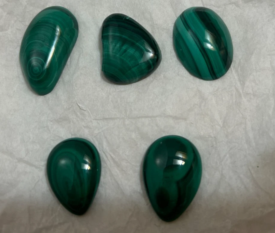 Lote de 13 Cabujones de Malaquita Natural Piedras Preciosas Sueltas Lote 24 x 17 mm a 13 x 10 mm Foto 4 de 4