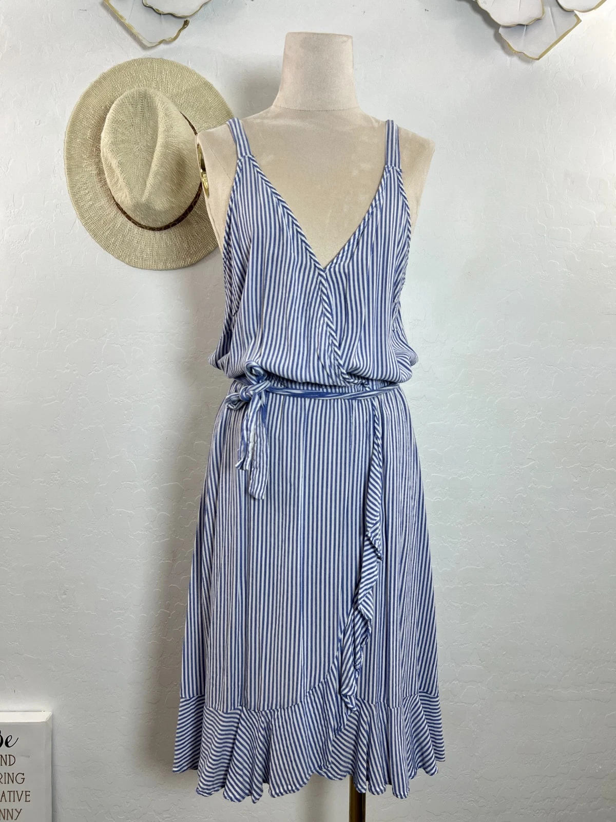 Naif light weight coastal summer dress size L nautical beach cover faux wrap
Opens in a new window o
