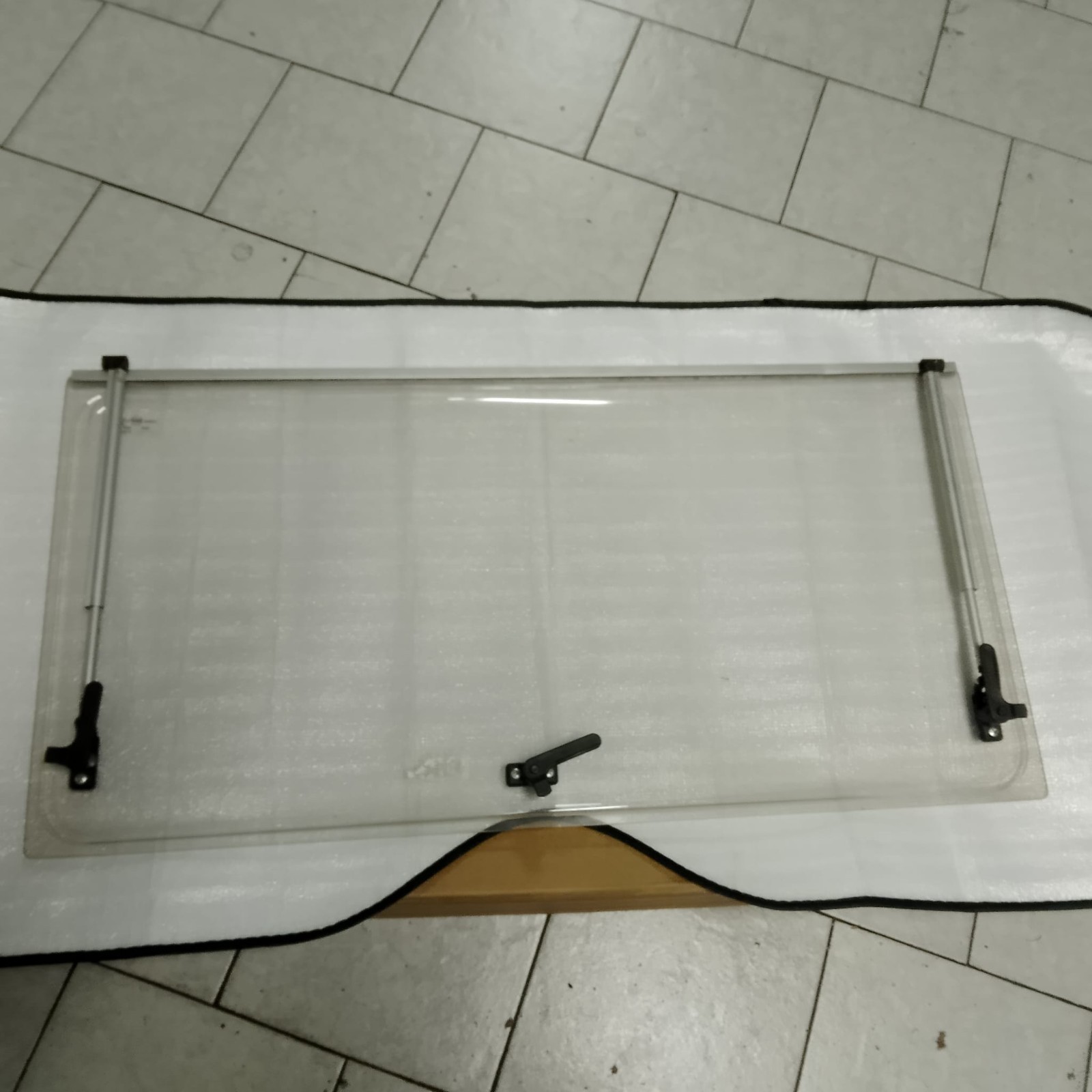 Oblò per camper 87x43 in ottimo stato