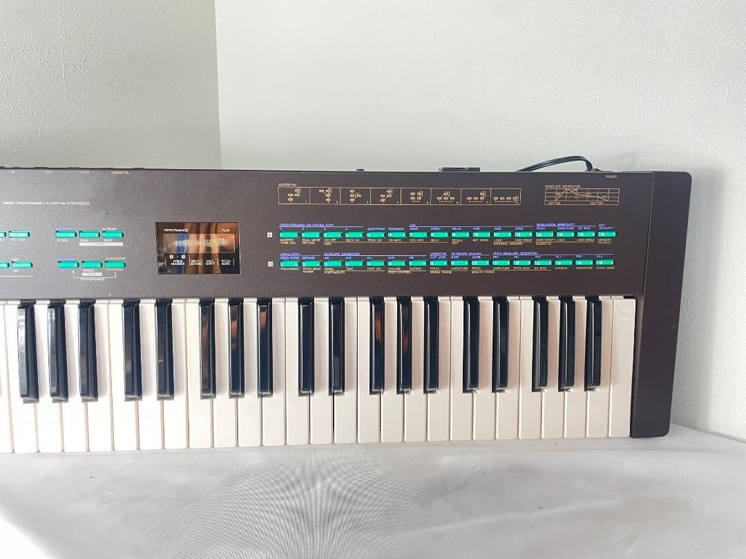 Yamaha DX21 61 Key FM Digital Synthesizer Keyboard Vintage for