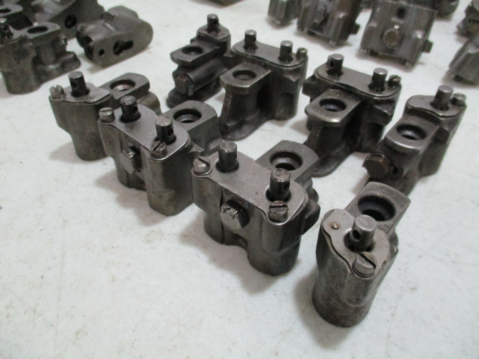 Rolls-Royce Phantom III ccomplete set of plunger valves 1936 - 1938) V-12 engine