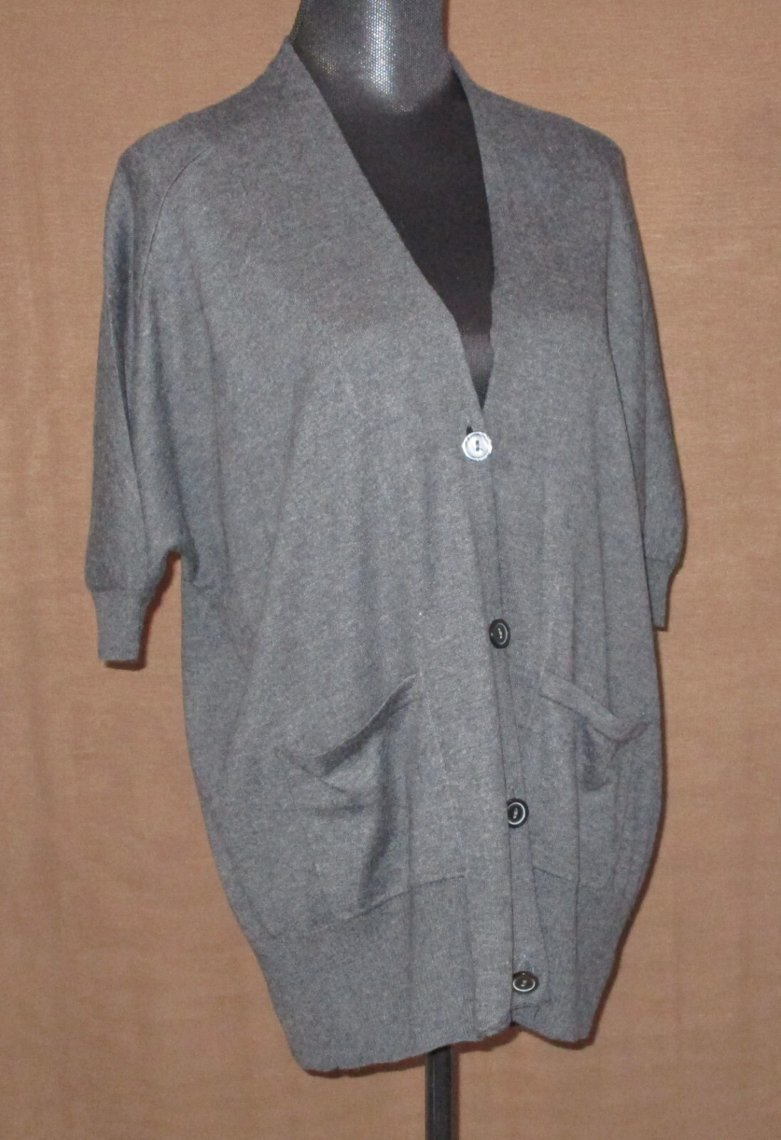 Cárdigan Kirra Para Mujer Grande Gris Manga Corta Botón Frontal Mezcla Cachemira-image