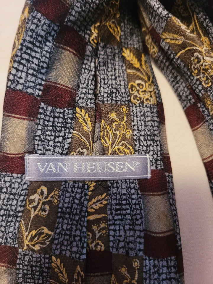 Лот из 3 галстуков Van Heusen 100% шелк узоры ASST 58 58,50 л 4 Вт б/у в отличном состоянии - Изображение 4 из 4