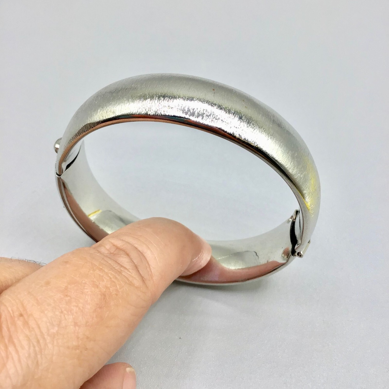 Brushed Silver Tone Bangle Hinged Simple 70s Cost… - image 3
