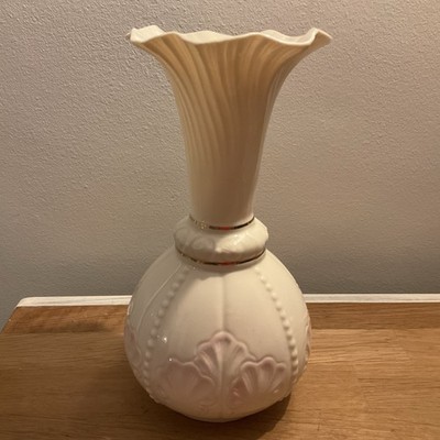 Belleek Event Rossmore Keramik Vase   Elfenbein mit Rüschenspitze & Rosa mit Goldrand