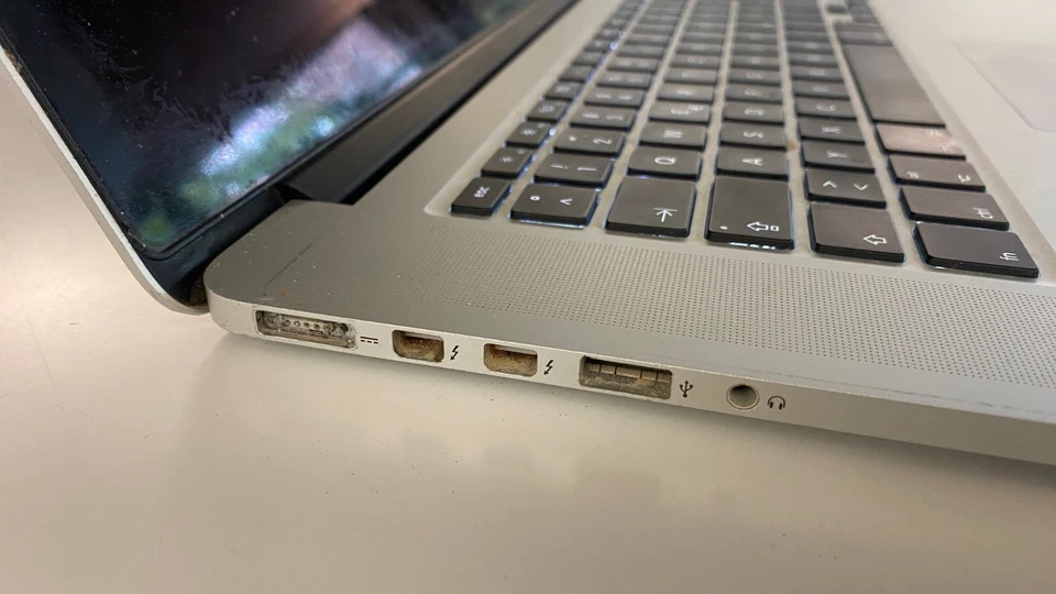 Apple MacBook Pro 15" 2015 · i7 · 16GB · 1TB, Foto 2 von 5