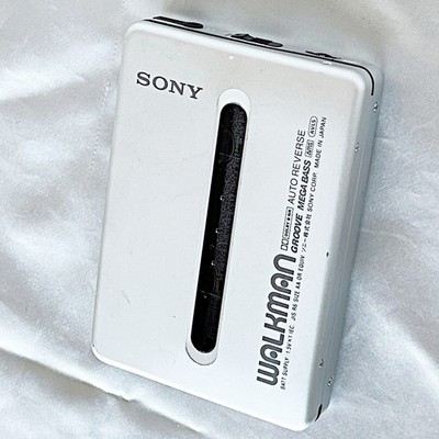 SONY WM-EX677 1999 Silver Walkman Vintage Cassette Player Made in