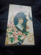 Avon Trailing Arbutus Powder Perfume, 1970s Vintage, Sachet in Glass Bottle, 1oz