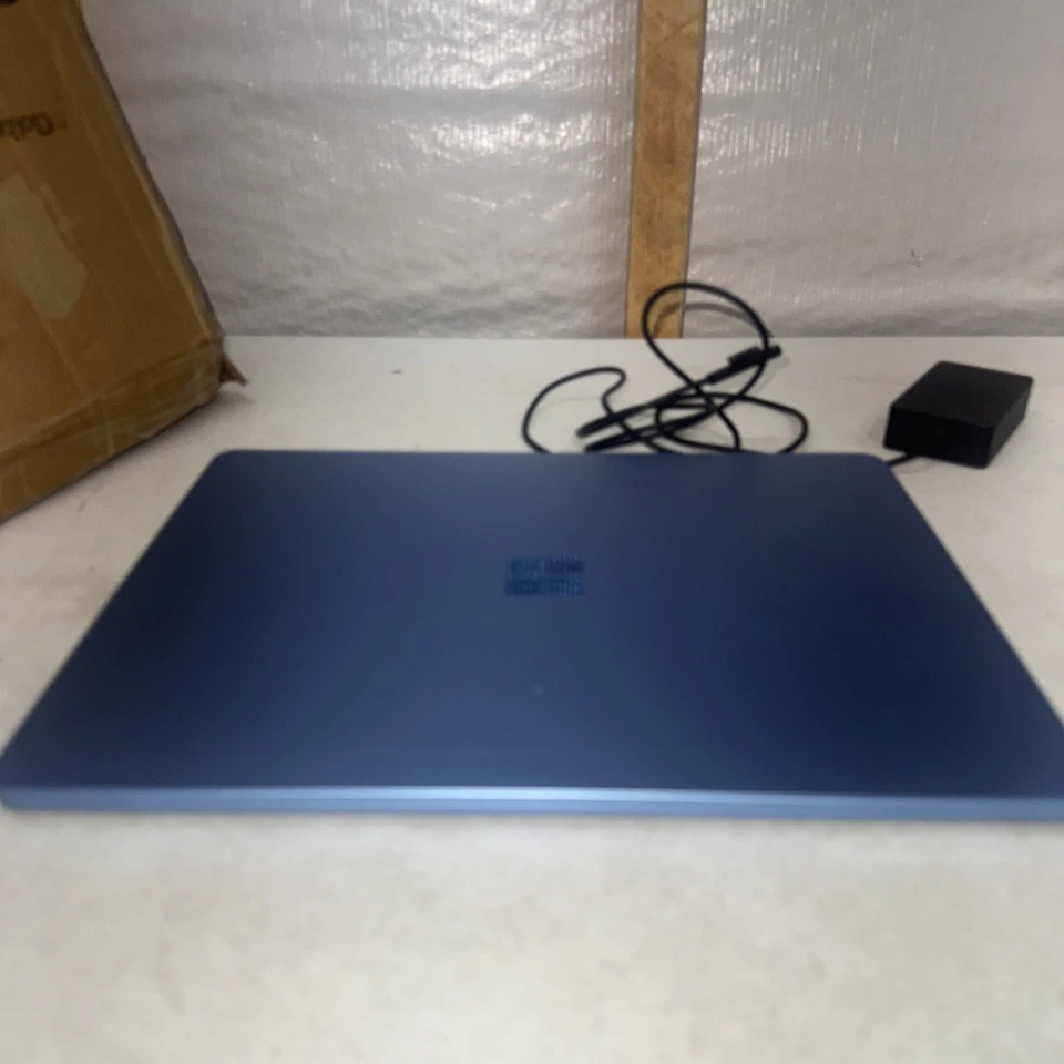 Microsoft Surface 2024 Windows 11 Copilot+ 13.8” 512 GB SSD Sapphire *OPENBOX* - Image 2 of 4